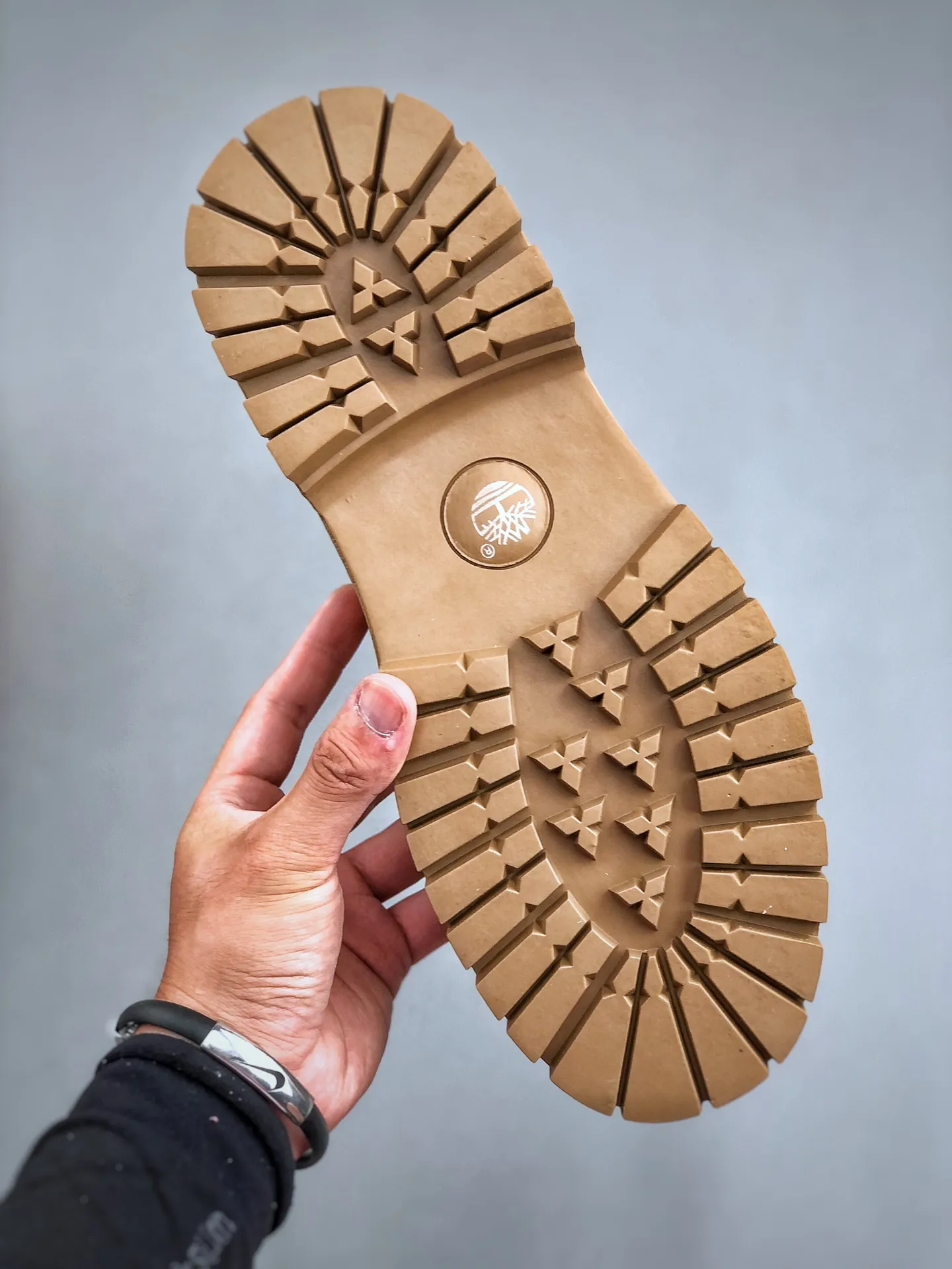Local pick-up💰520 supports store release. New goods🚀#Timberland Timberland/Timberland classic outdoor low-top work casual shoes. Classic re-creation. Brand new upgrade. Guangdong factory quality. Original box and original packaging. The fabric is made of Italian 🇮🇹 top matte cowhide. It is paired with anti-odor and anti-corrosion genuine leather latex insoles to give you a perfect wearing experience. High-quality and durable. A must-have for sportsmen. Specialized in treating those who are not handsome. High quality and first-class feel. Exclusive supply. Size: 39-44 (one size larger)